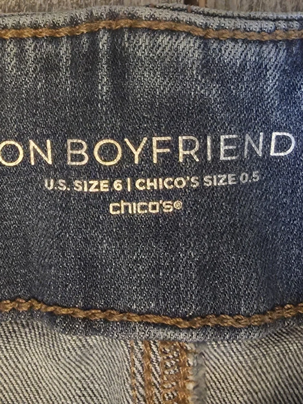 Chico's Pull On Boyfriend Mid-Blue Cropped Straight-Leg Jeans sz 6